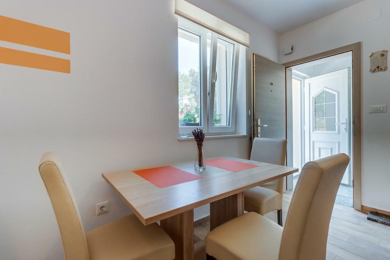 Apartmani Danica Nerezine Buitenkant foto
